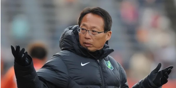 烂透了！日本名帅评中国男足：老板让我打球员！超半数人不守纪律