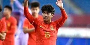 媒体人：国足至少要拼尽全力，为了给中国足球保留一点环境和热度